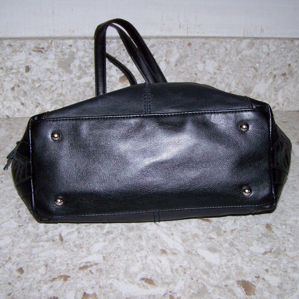 Tiganello Black Leather Shoulder Bag with Matching Key Fob - Picture 3 of 10